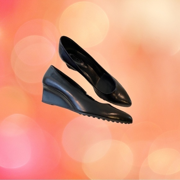 TOD’s Black Low Wedge Shoe EUC (38.5 Italian Sizing) - Picture 1 of 7